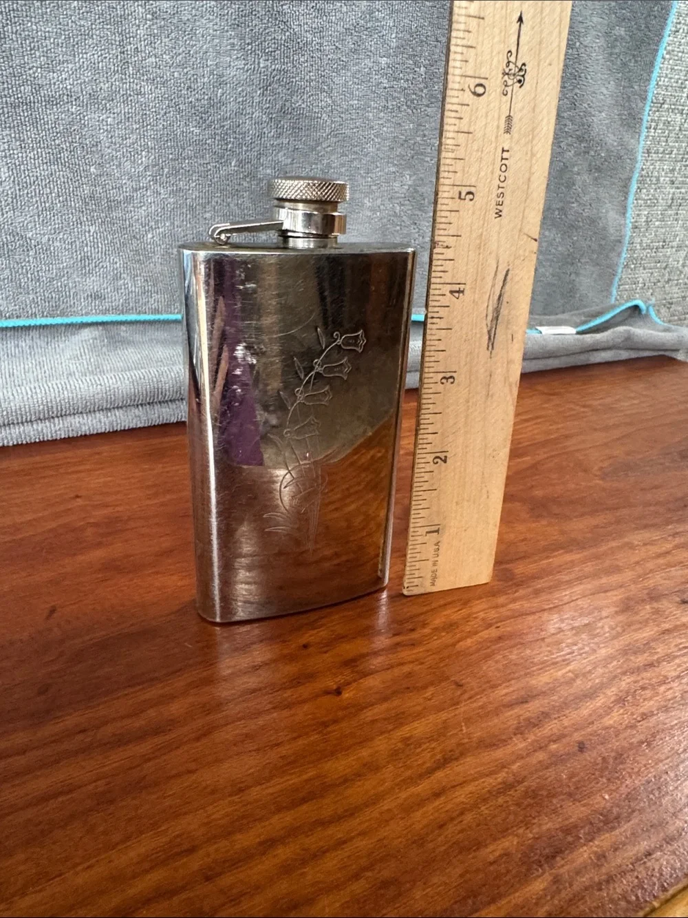 Vintage Floral Engraved Stainless Steel Hip Flask Compact 4oz.